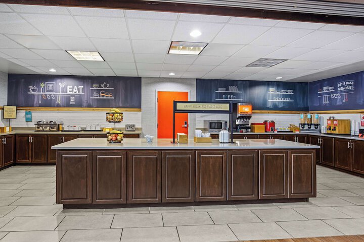 Breakfast/Coffee Service 25 of 30