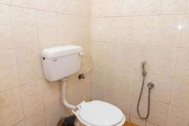 Room 8 of 11