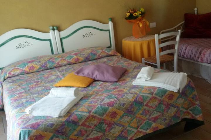 Room 4 of 16
