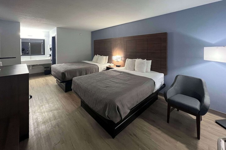 2 Queen Beds Efficiency Upgrade (6 of 6)