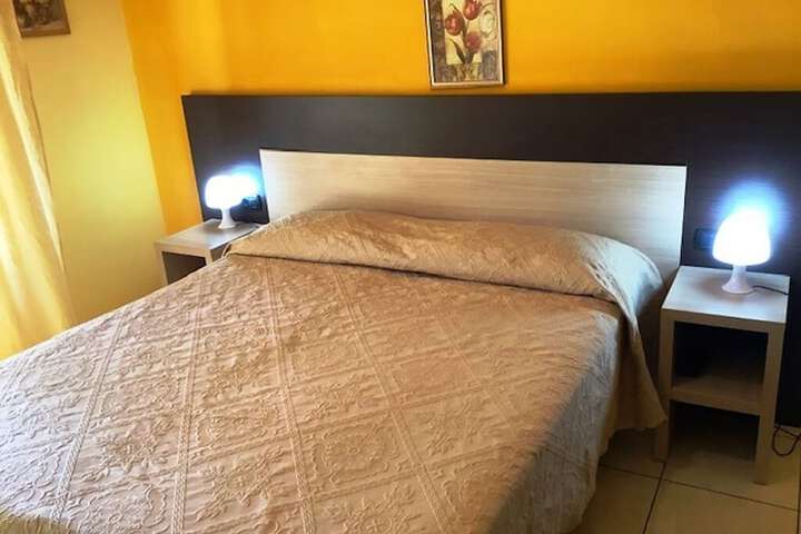 Room 5 of 73