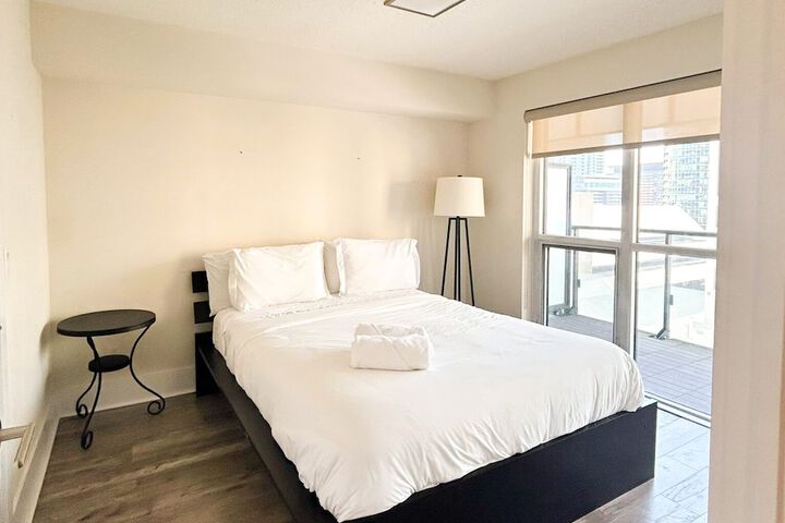 Room 4 of 93