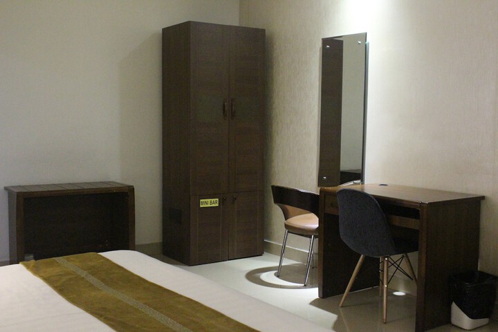 Room 14 of 37