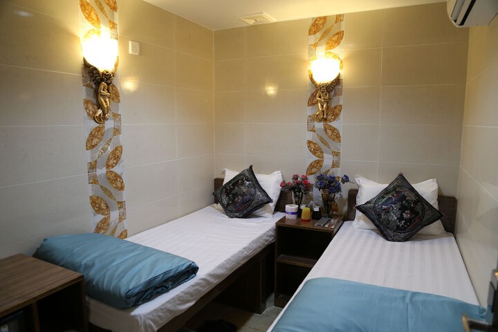 Room 8 of 35
