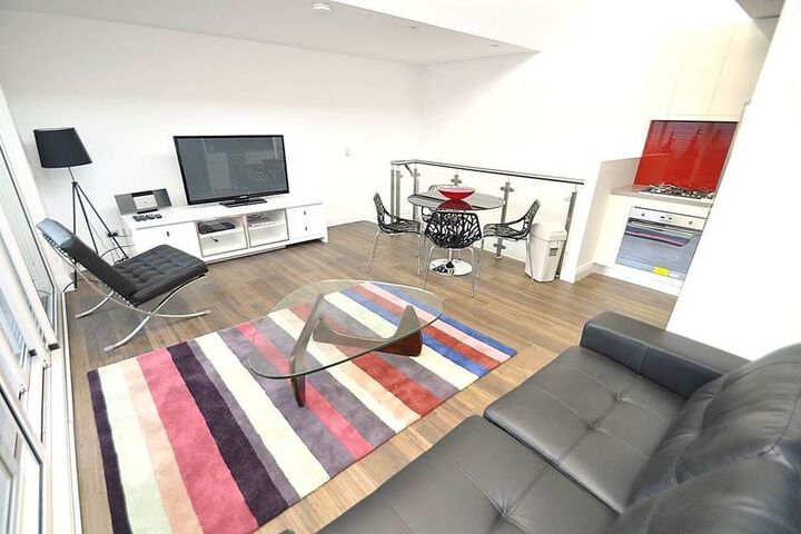 Room 4 of 8