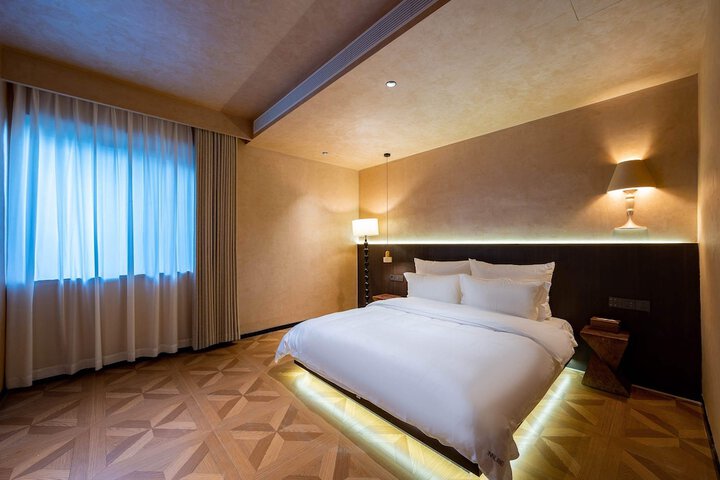 Room 100 of 158