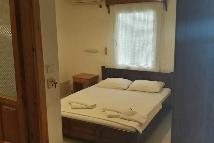 Room 4 of 11