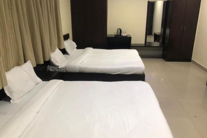 Room 18 of 37