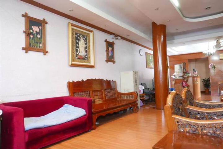 MAX ONE HOUSE