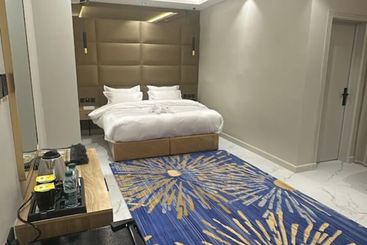 Room 4 of 12