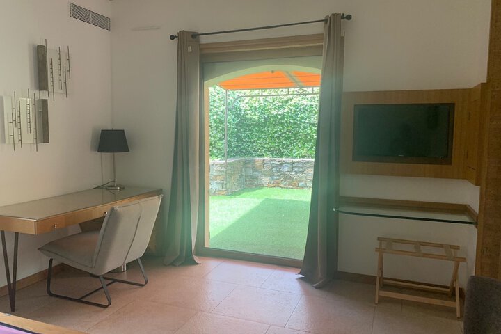 Room 4 of 105