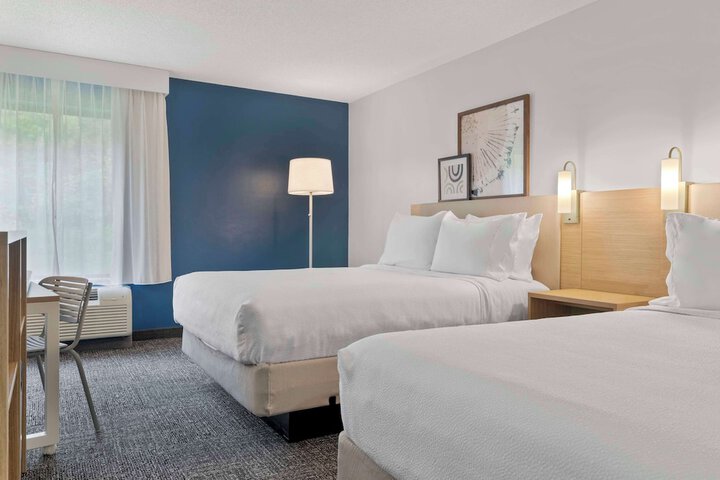 2 Queen Beds (2 of 11)