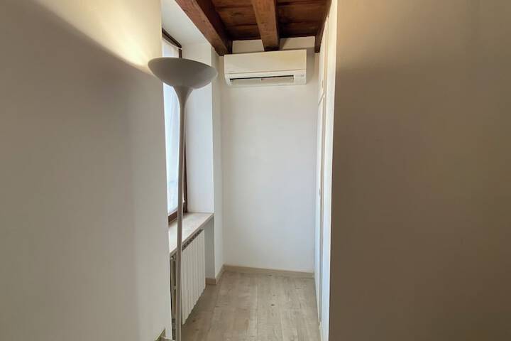 Room 5 of 31