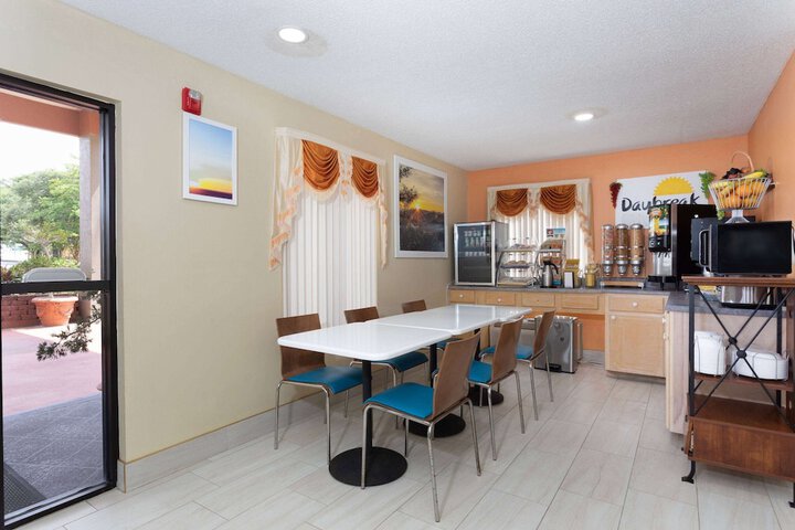 Breakfast/Coffee Service 22 of 29