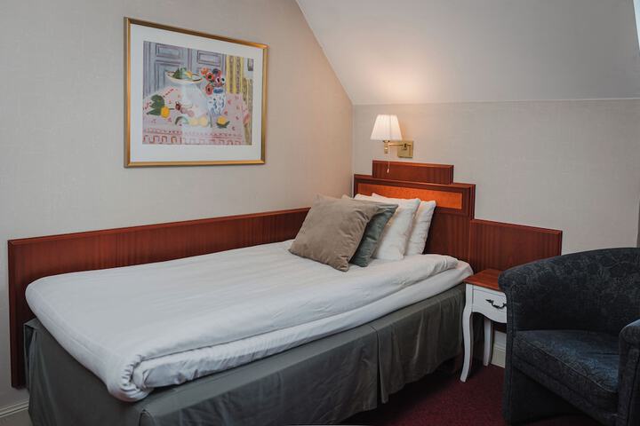 Room 10 of 29