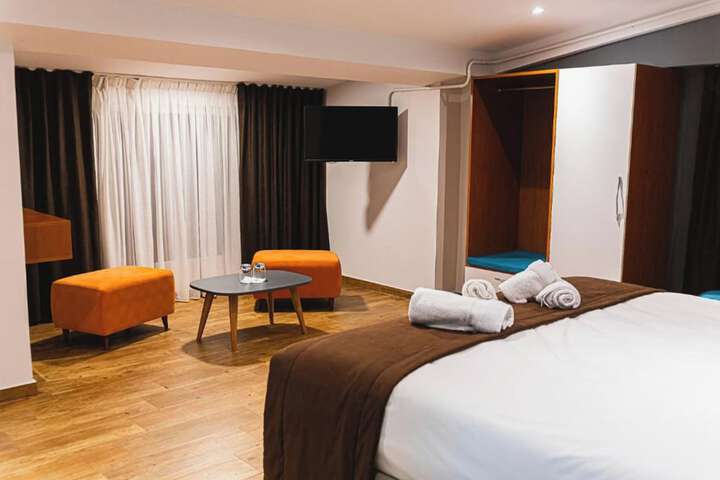 Room 21 of 90