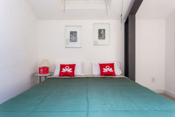 Room 17 of 34