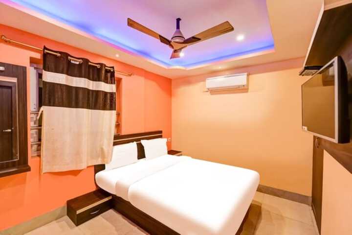 Room 8 of 12