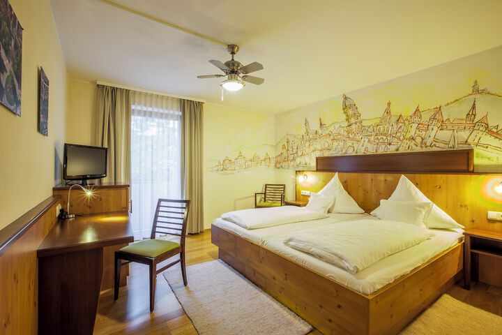 Room 13 of 35