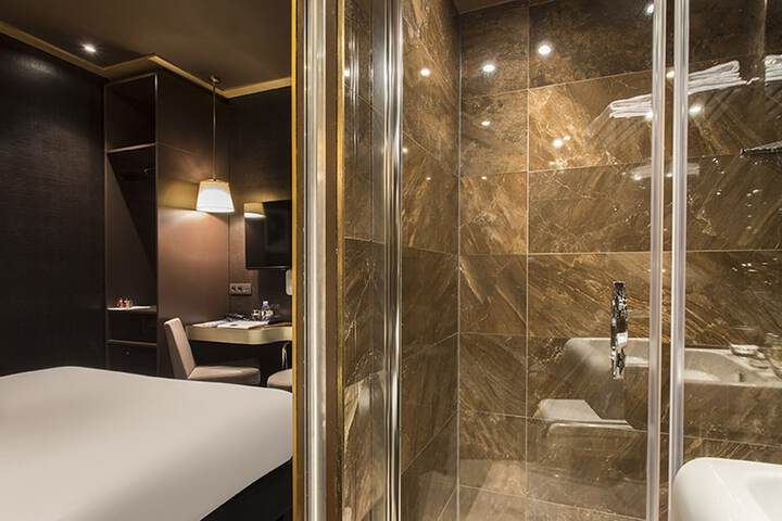 Room 43 of 61