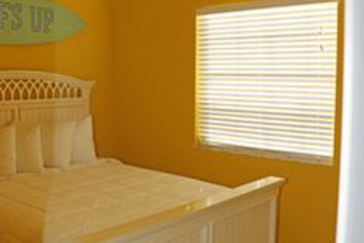 Room 13 of 25
