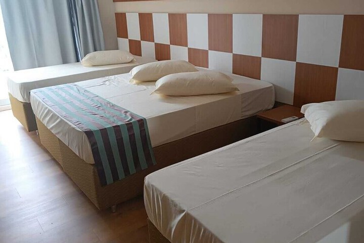 Room 5 of 13