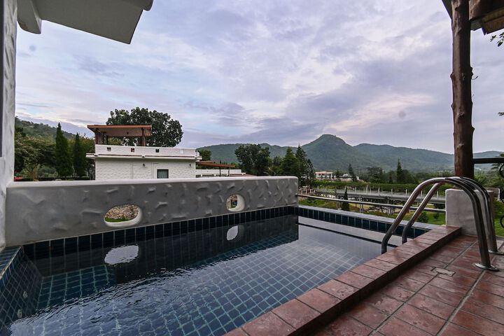Pool 107 of 157