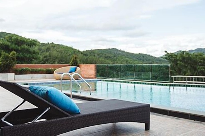 Pool 14 of 19