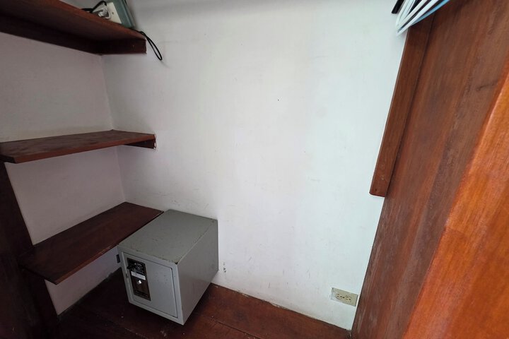 Room 102 of 266
