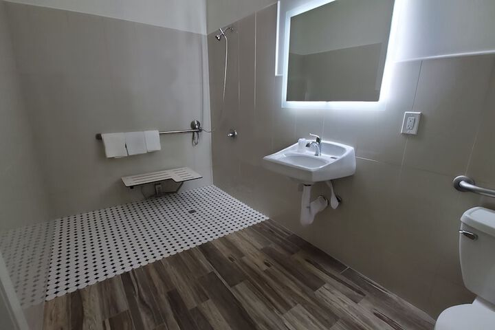Room 8 of 11