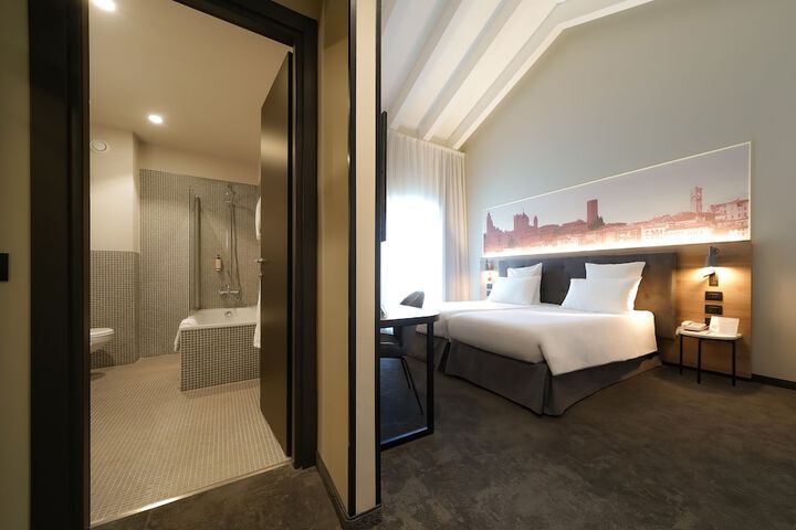 Room 9 of 75