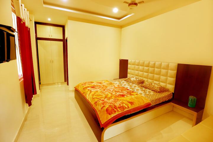 Room 4 of 63