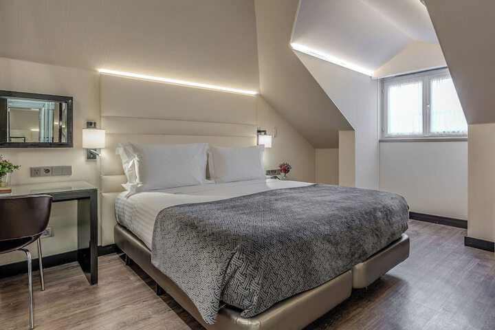 Room 42 of 143