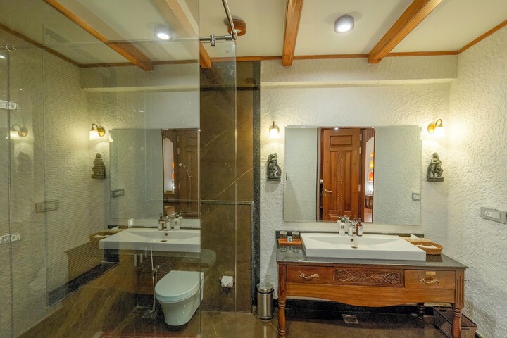 Room 52 of 150