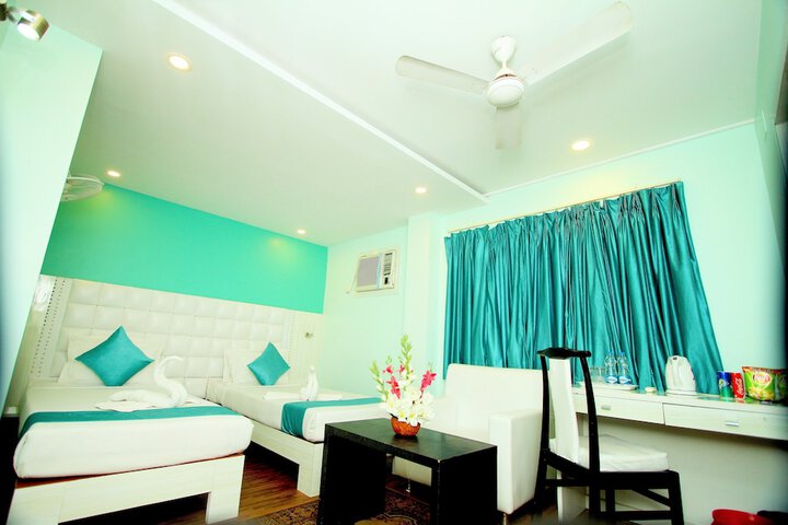 Room 8 of 33