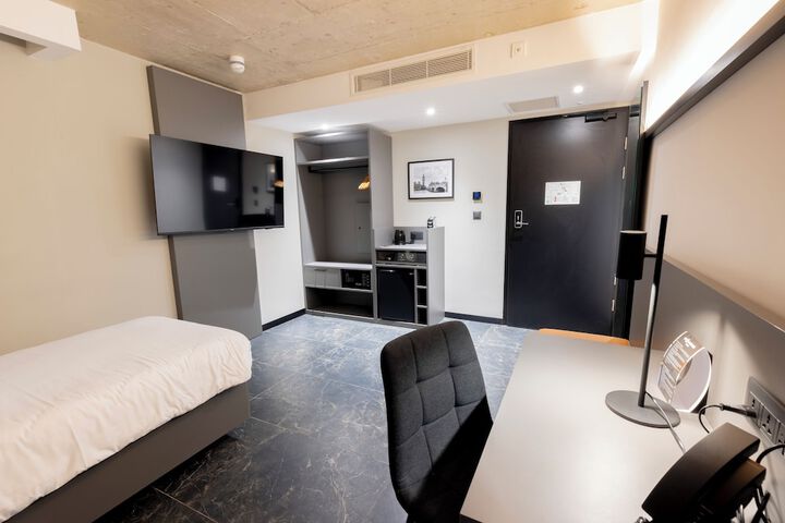 Room 44 of 82