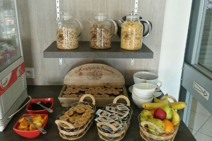 Breakfast/Coffee Service 23 of 36