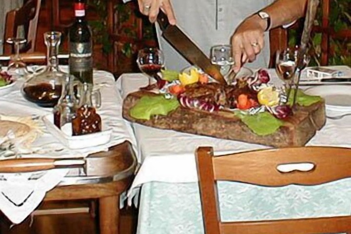 Dining 12 of 35