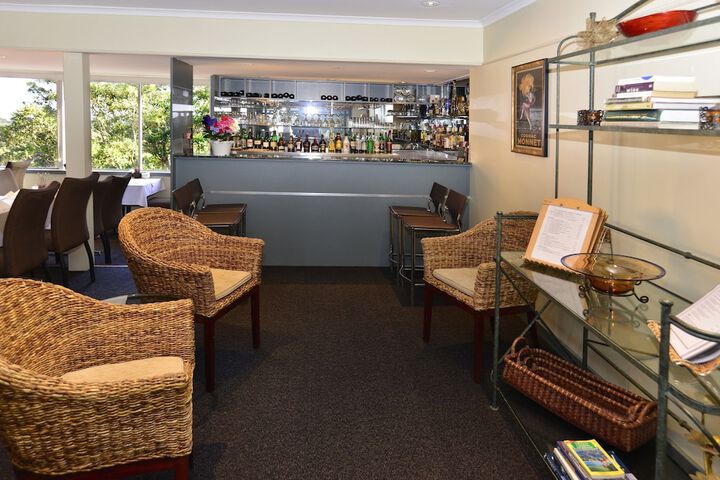 Lounge 64 of 79