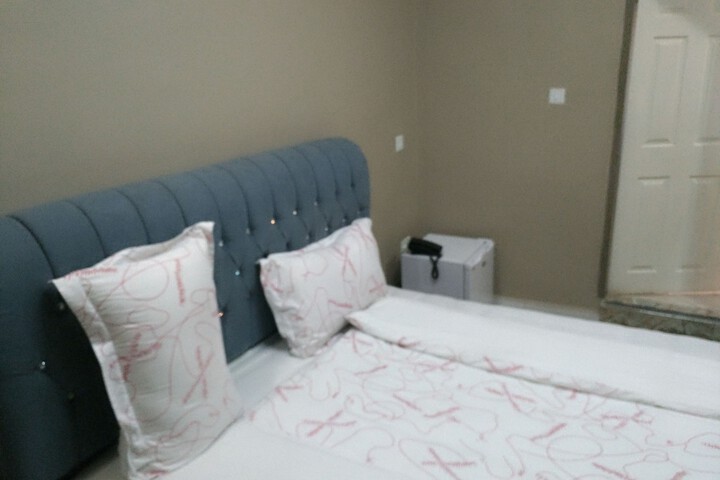 Lounge 19 of 51