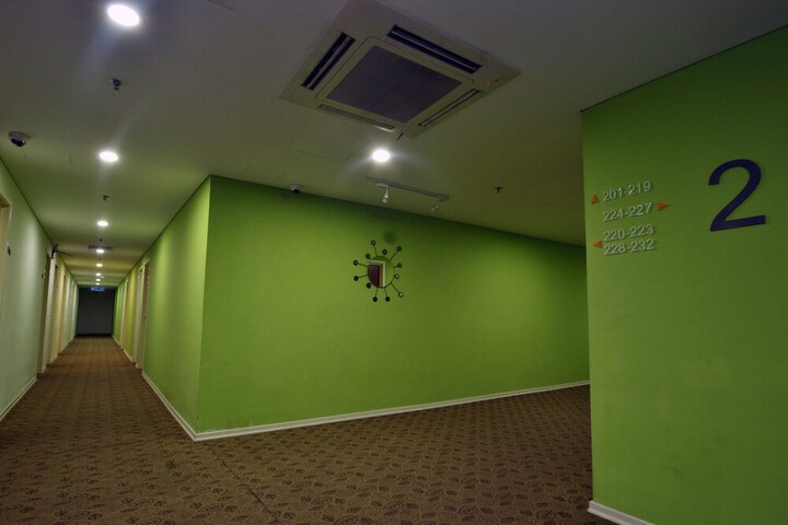 Ballroom/Hall 14 of 16