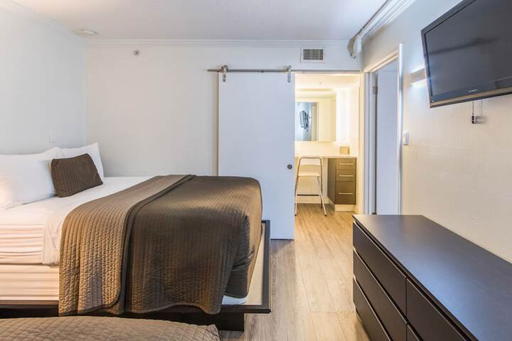 Room 6 of 30