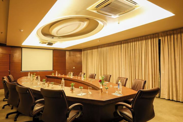 Business Center 34 of 40