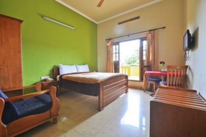 Room 6 of 16