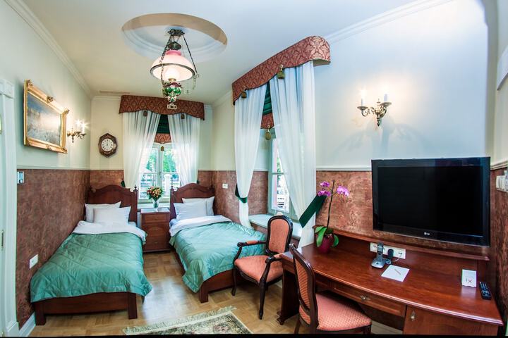 Room 3 of 35