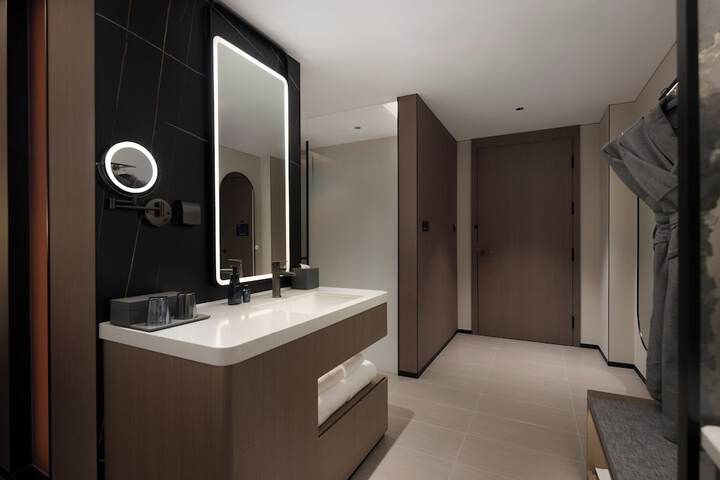 Room 15 of 48