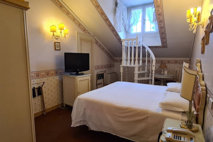 Room 27 of 65