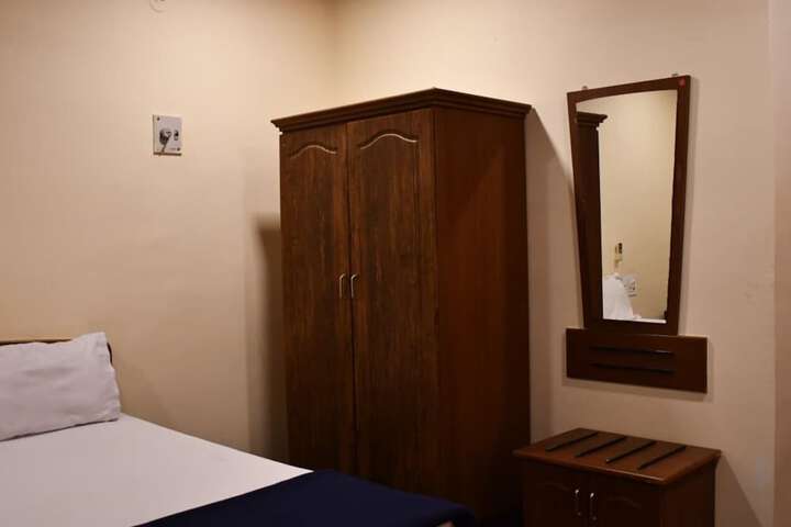 Room 4 of 11