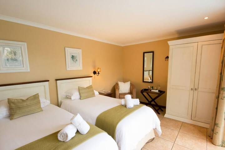 Room 4 of 38