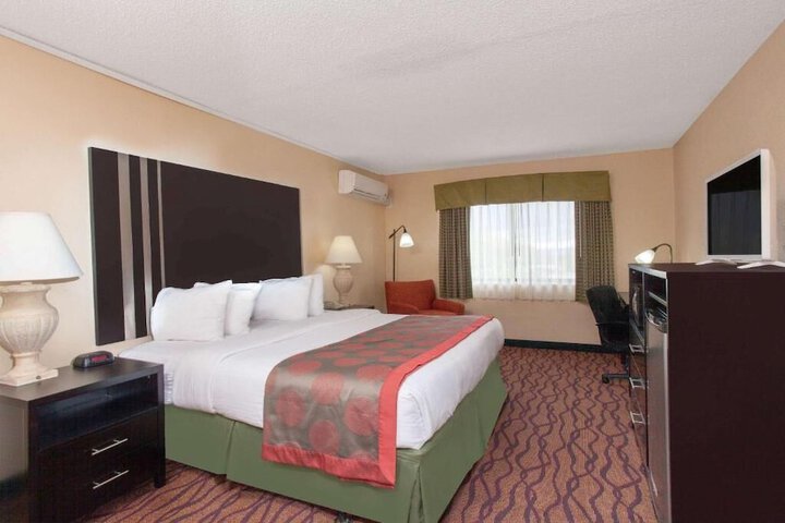 Room 8 of 12